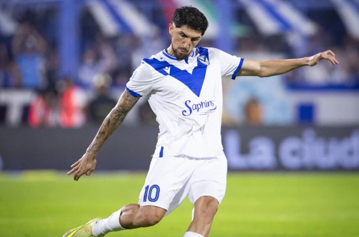En medio del interés de Colo-Colo: Diego Valdés se destapa en Vélez