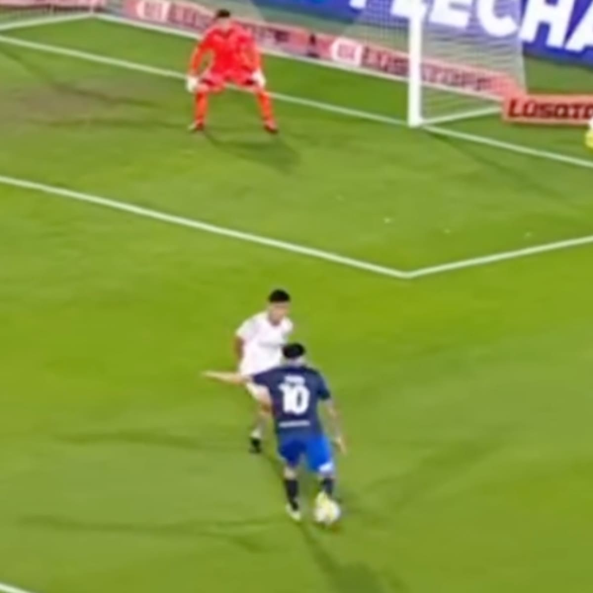 VIDEO | Se vuelve a lucir en Argentina: Diego Valdés regaló esta asistencia para Vélez Sarsfield