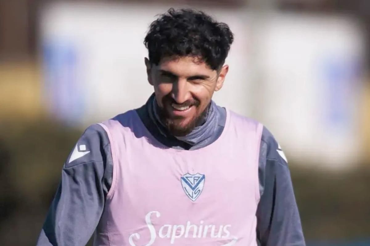 El volante renunciaria a la deuda que tiene Vélez Sarsfield con él para llegar a Colo-Colo. Foto: Vélez Sarsfield.