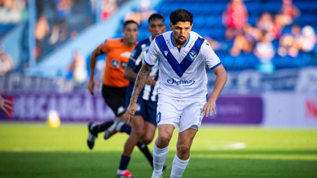 Sufre Vélez: el tiempo que estará Diego Valdés fuera de las canchas tras su lesión en Argentina