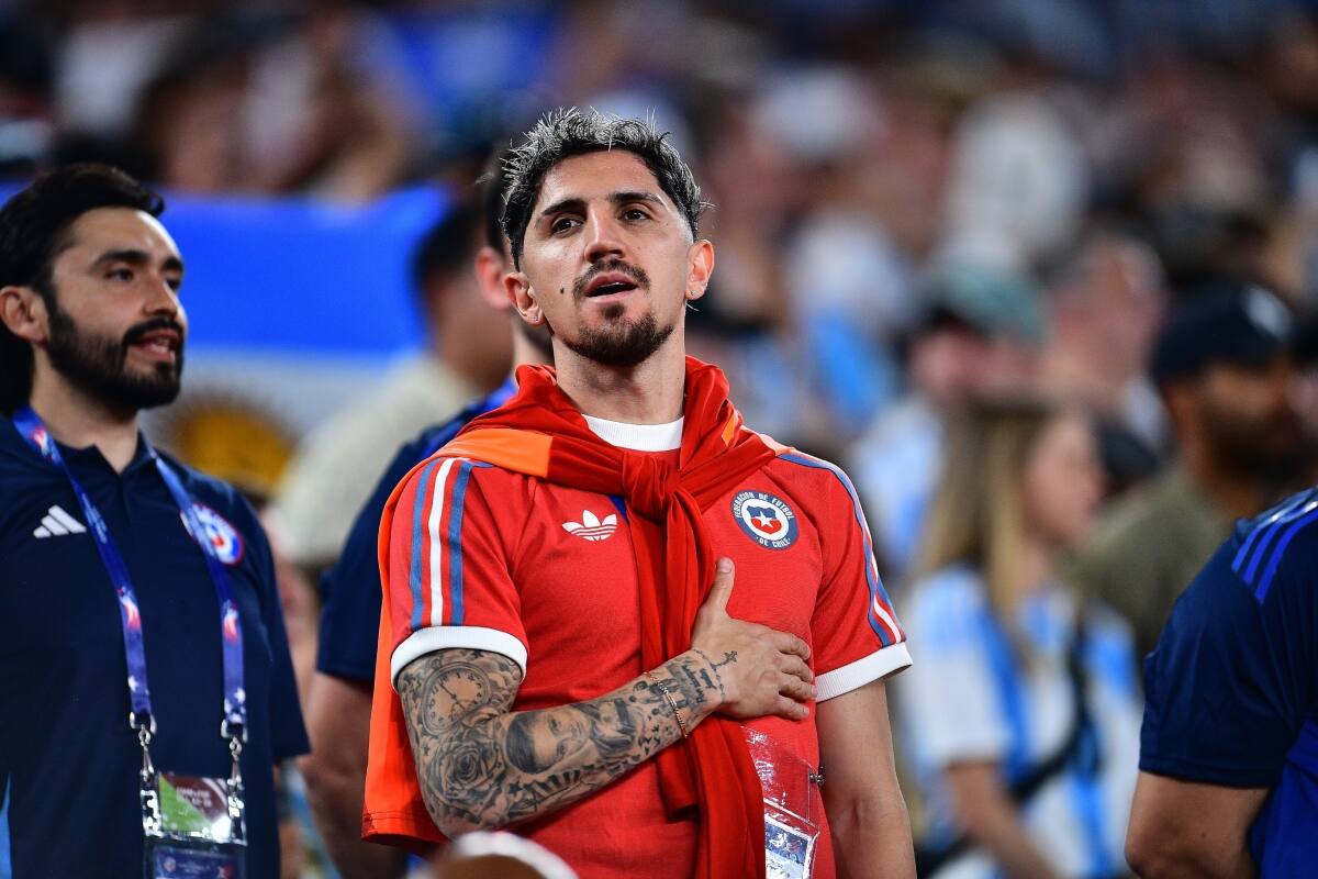 se perderá por lesión los duelos de La Roja por Eliminatorias Sudamericanas. Aton