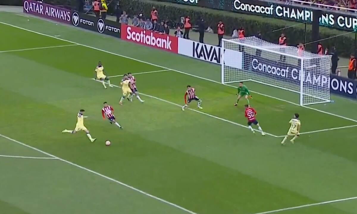 anotó un verdadero golazo en la contundente victoria de América ante Chivas.