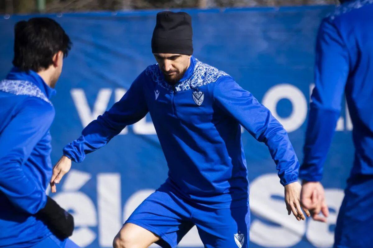 ya entrena a la par que sus compañeros. Foto: @velez