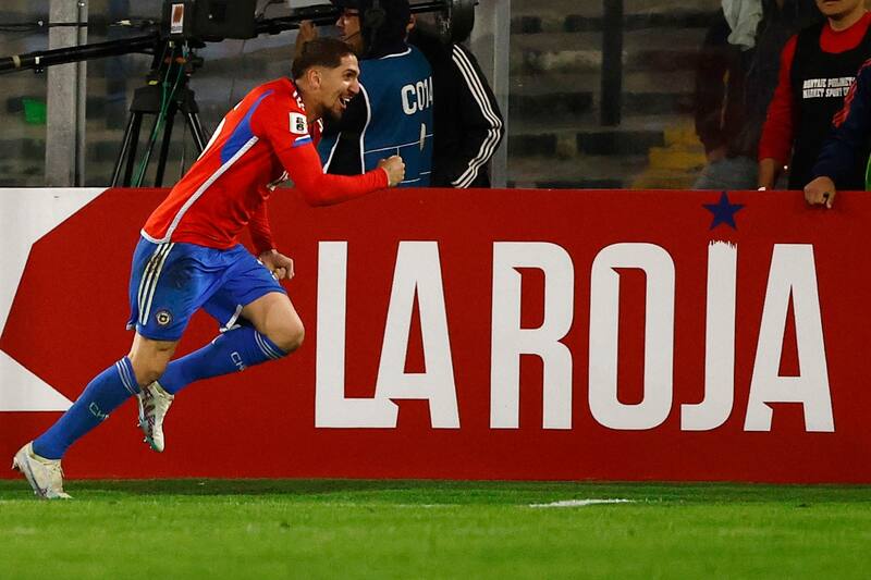 fue figura de La Roja ante Perú. Foto: Agencia Aton.