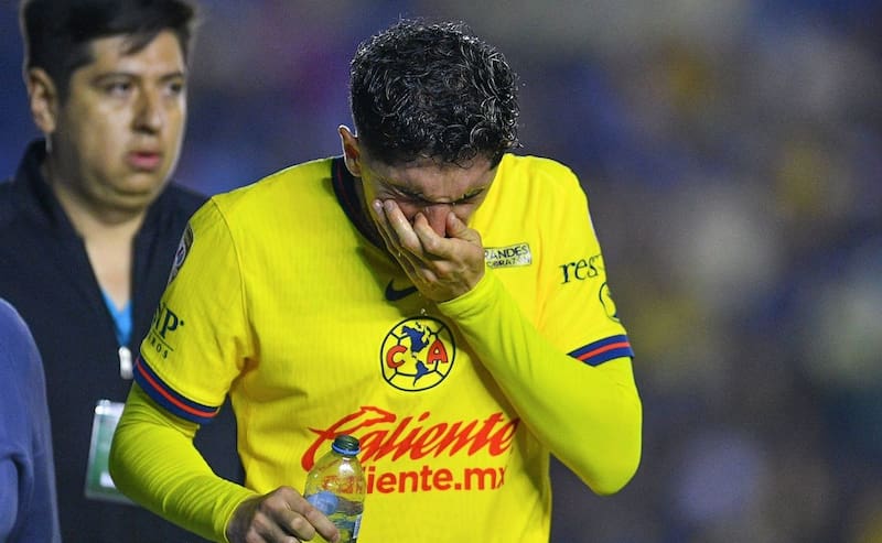 A Diego Valdés no le gustó para nada ser reemplazado.