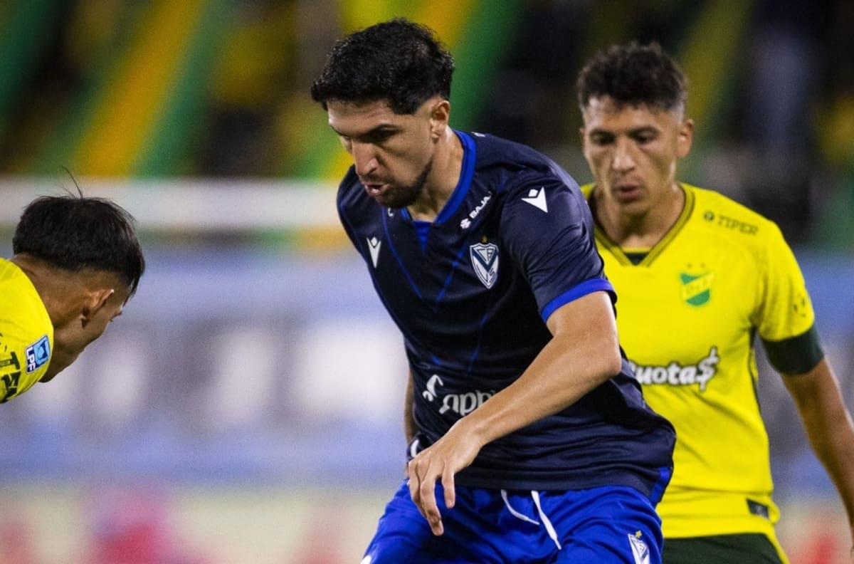 Emiliano Amor lesiona a Diego Valdés en su mejor momento y el DT de Vélez lo lamenta: “Hay pocos como él en Argentina”