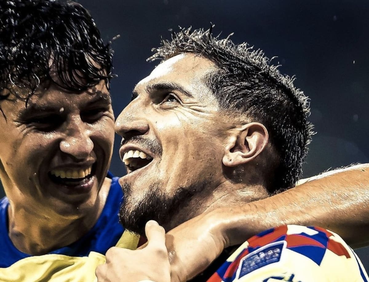 Diego Valdés e Igor Lichnovsky jugando en el América de México