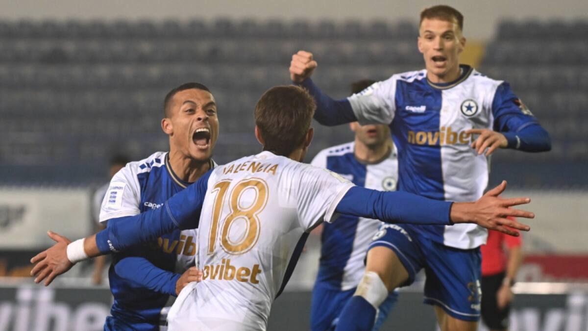 Diego Valencia anotó dos goles en el Atrómitos de Grecia.