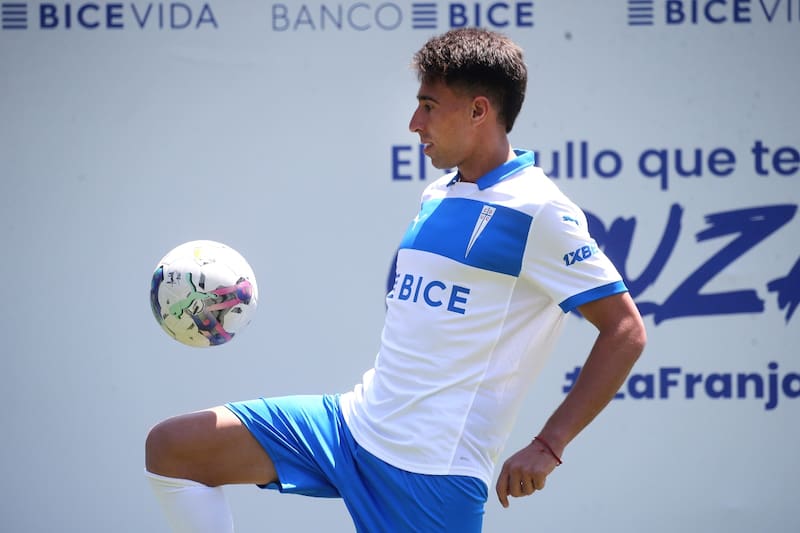 , en su presentación en la Universidad Católica. Foto: Agencia Aton.