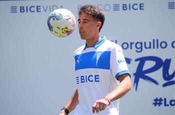 ¿Alcanzará a llegar? El detalle que tiene en vilo el estreno de Diego Valencia en la UC