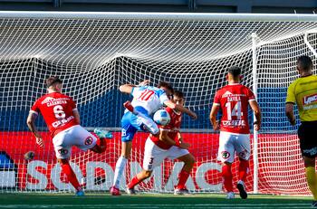La infantil reacción de Diego Valencia que le costó la roja directa: se perderá el partido con Colo Colo