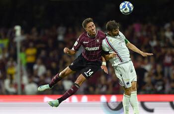 Debió recurrir al Sindicato de futbolistas: la pesadilla de goleador chileno en Europa no tiene fin