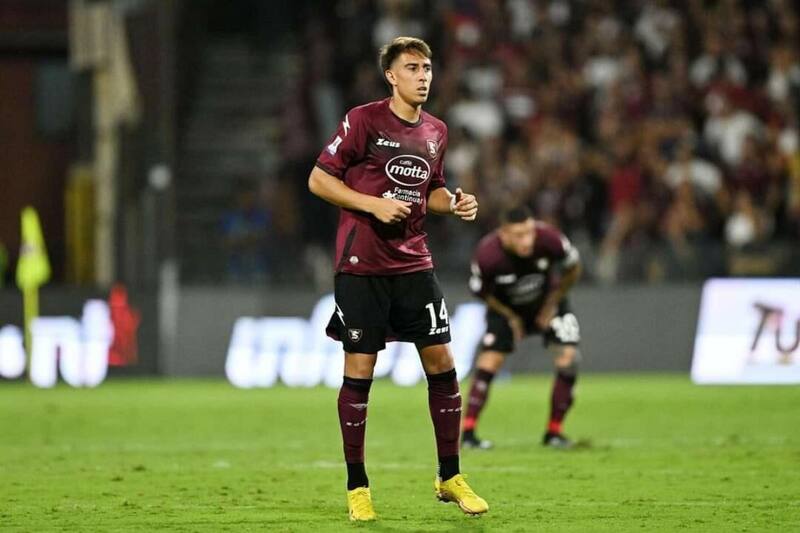 ha jugado cinco partidos este año con la Salernitana y suma un gol.