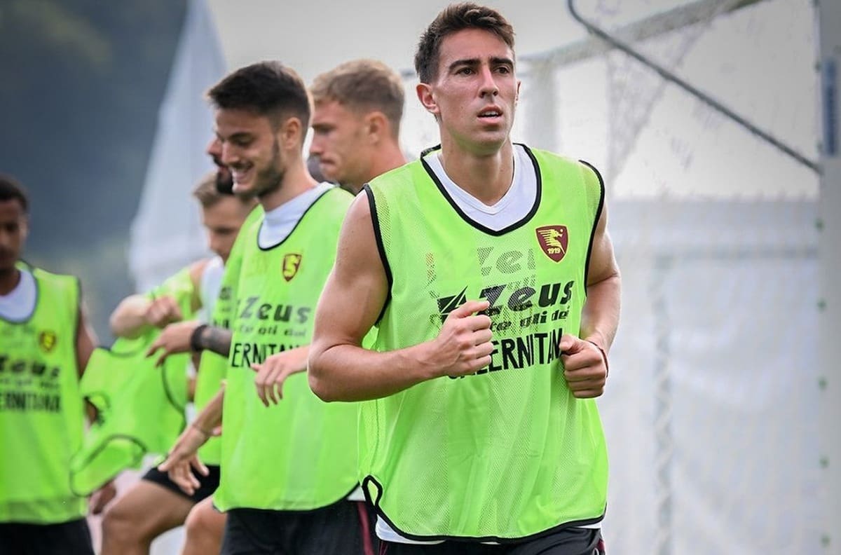 Giro inesperado para Diego Valencia en Salernitana: aseguran que está “distraído”