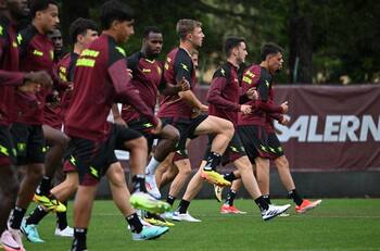 Ha sido seleccionado chileno, su club no lo quiere y ahora lo catalogan como uno de los peores de la liga