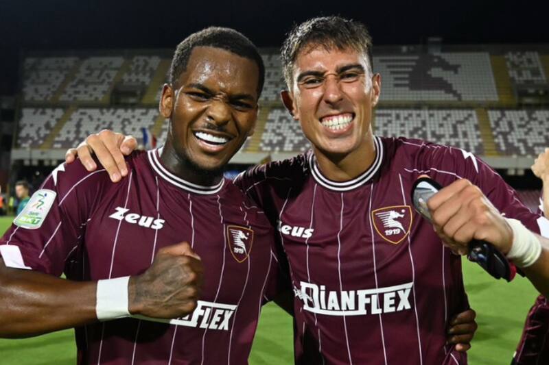 Diego Valencia y Jayden Braaf anotaron los goles de la remontada ante la Sampdoria. (Foto: @OfficialUSS1919)