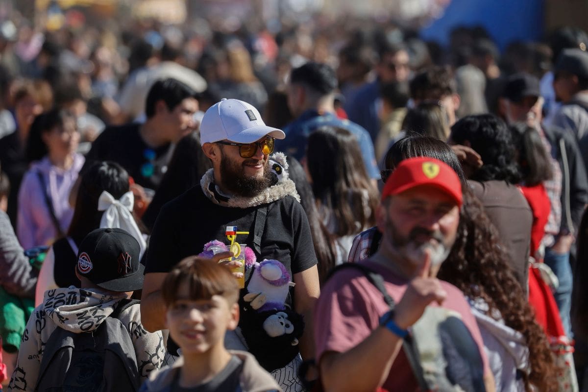 Director del Departamento de Nutrición de la Facultad de Medicina de la U. de Chile, entregó consejos para desintoxicar el cuerpo post Fiestas Patrias.
Créditos: Aton.