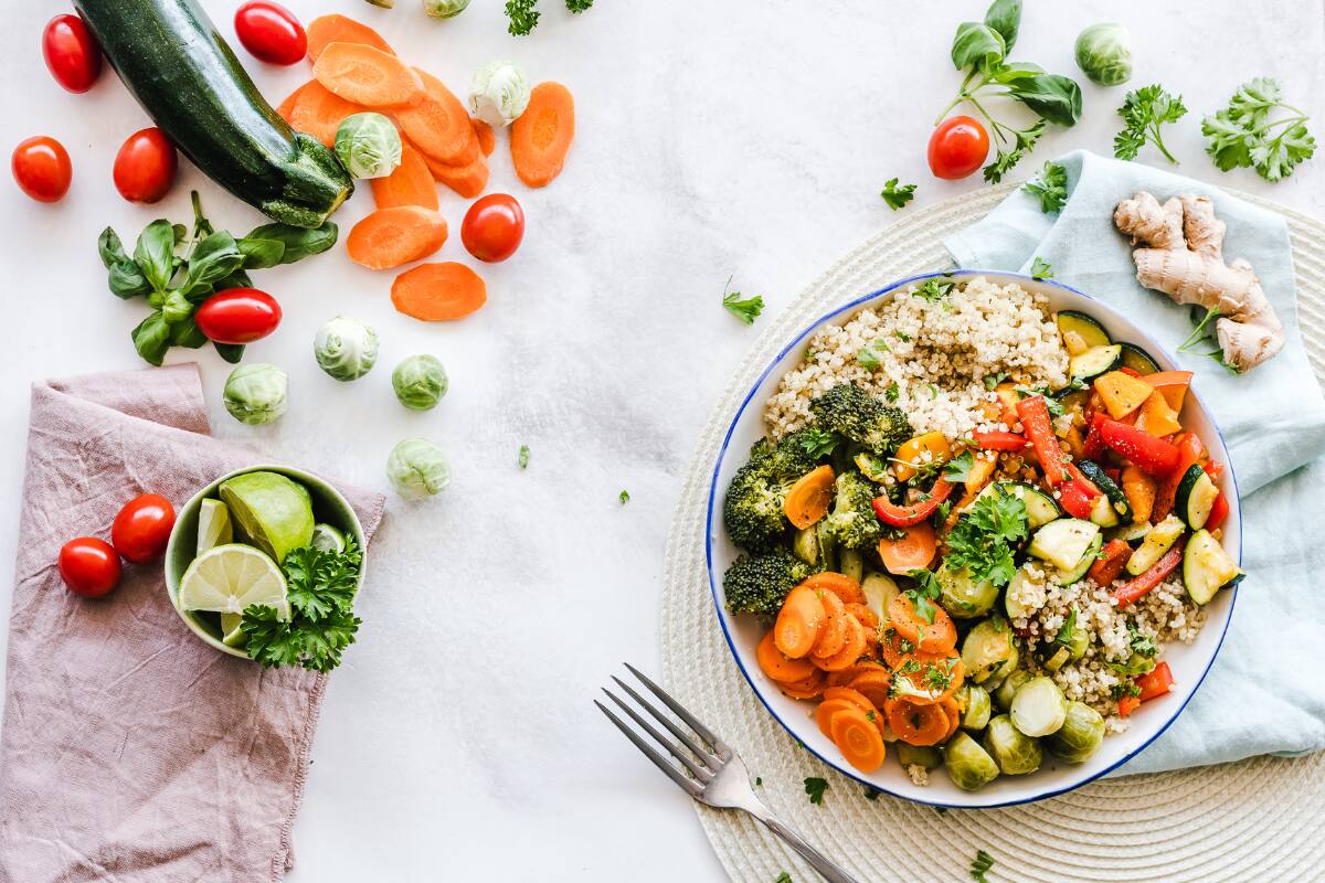 Descubre cuáles son los alimentos que sugieren los expertos para vivir más años.