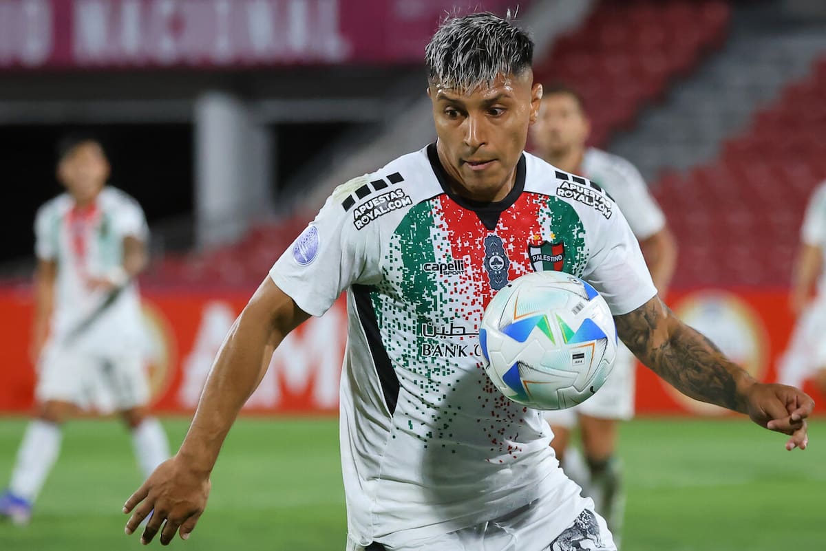 El lateral se lució contra Colo-Colo este fin de semana. Foto: Aton.