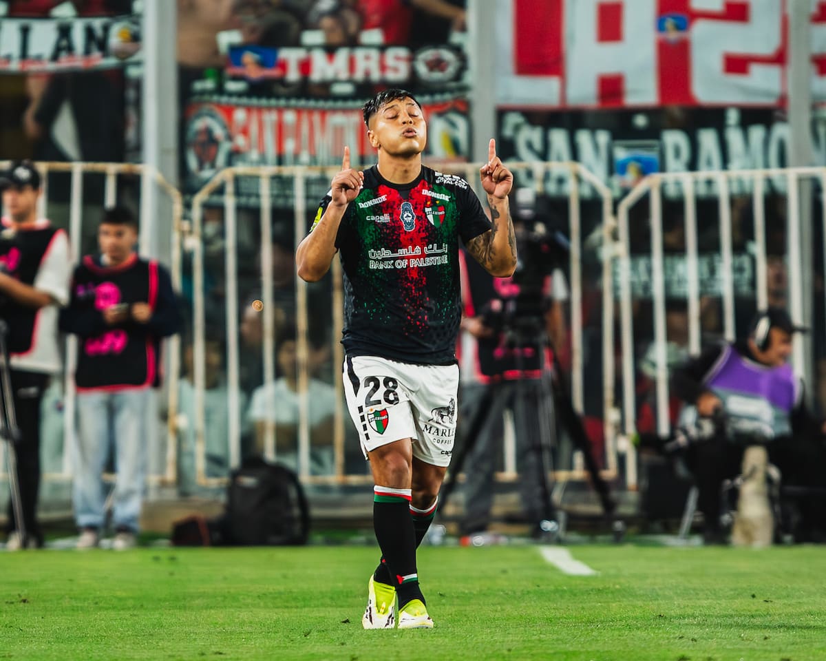 El lateral notó el tanto de Palestino.