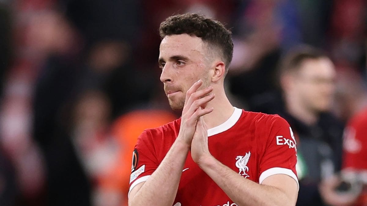 VIDEO | El emotivo homenaje de los hinchas del Liverpool a Diogo Jota antes del partido contra el Milan