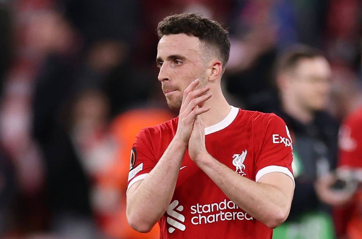 VIDEO | El emotivo homenaje de los hinchas del Liverpool a Diogo Jota antes del partido contra el Milan