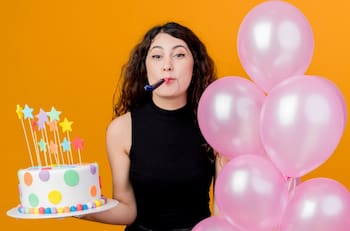 Proyecto de Ley busca dar día libre a los trabajadores chilenos para su cumpleaños: “El regalo más especial”