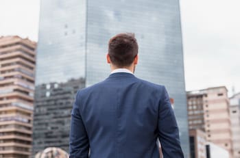 Desde $2,6 millones: estos son los sueldos de los directores de empresas en Chile