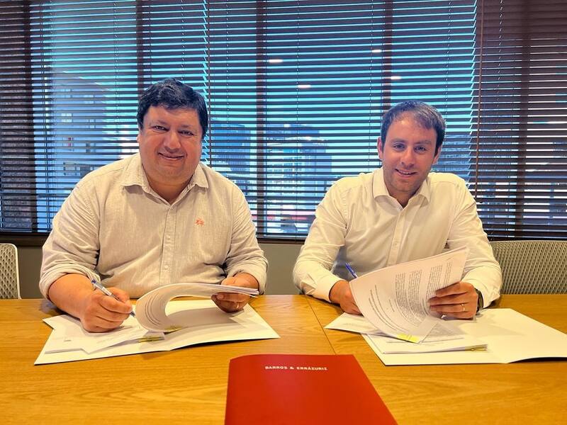firmaron el traspaso del club a SADP
