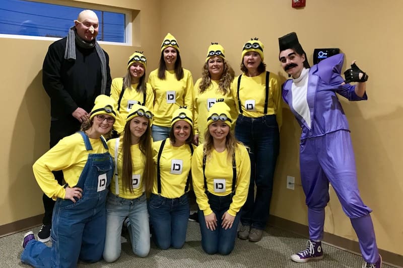 Los protagonistas de la película son un disfraz fácil de recrear en grupo este Halloween. Créditos: Pinterest.