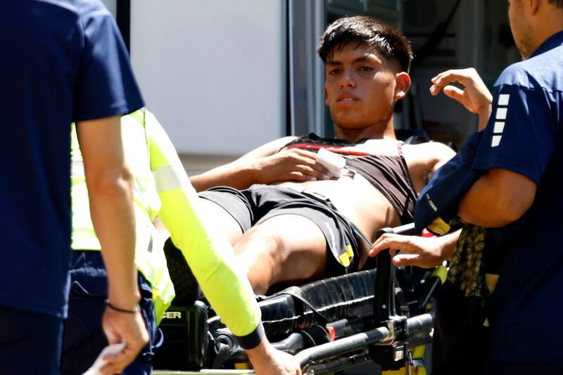 el joven jugador de Coquimbo se retiró en camilla.