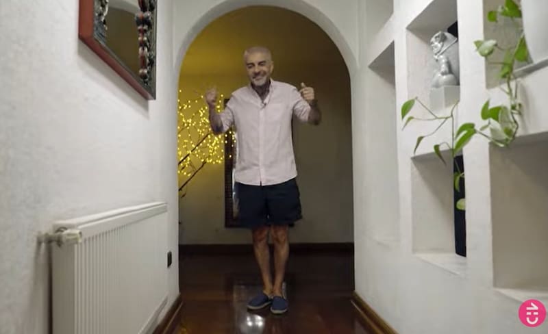 DJ Méndez exhibió detalles de su casa. Créditos: Pantallazo CHV