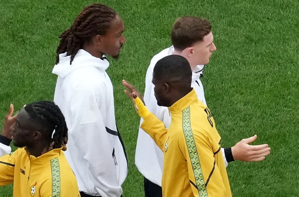 “Mis creencias guían mis decisiones”: Djed Spence rompió el silencio tras su feroz desaire a Thomas Partey en el Mundial