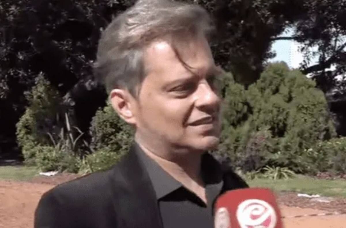 Doble de Luis Miguel acude a votar en Argentina y vive incómodo momento