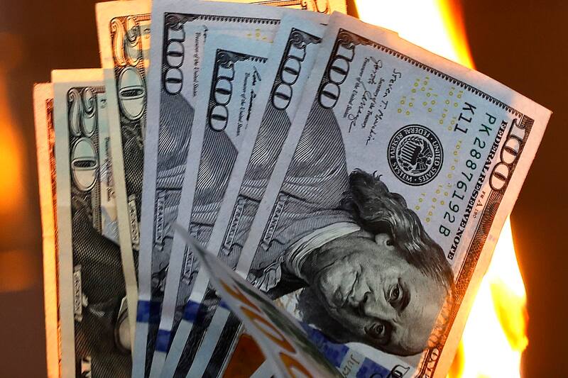 El precio del dólar se acerca a los $1.000 en Chile.