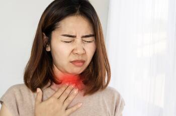 5 recomendaciones para aliviar y prevenir el dolor de garganta, según la Clínica Alemana