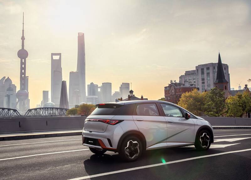 China recomendó a sus fabricantes detener su expansión en Europa