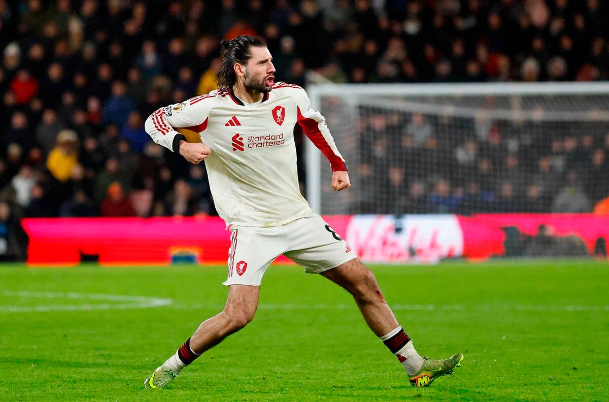 VIDEO | ¡Otro más! El golazo de tiro libre de Szoboslai en la derrota del Liverpool