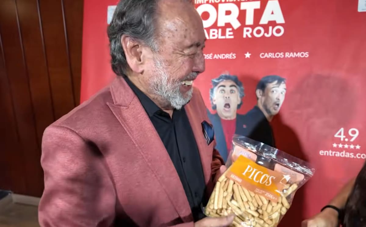 El pícaro regalo que le dieron al chileno en España.