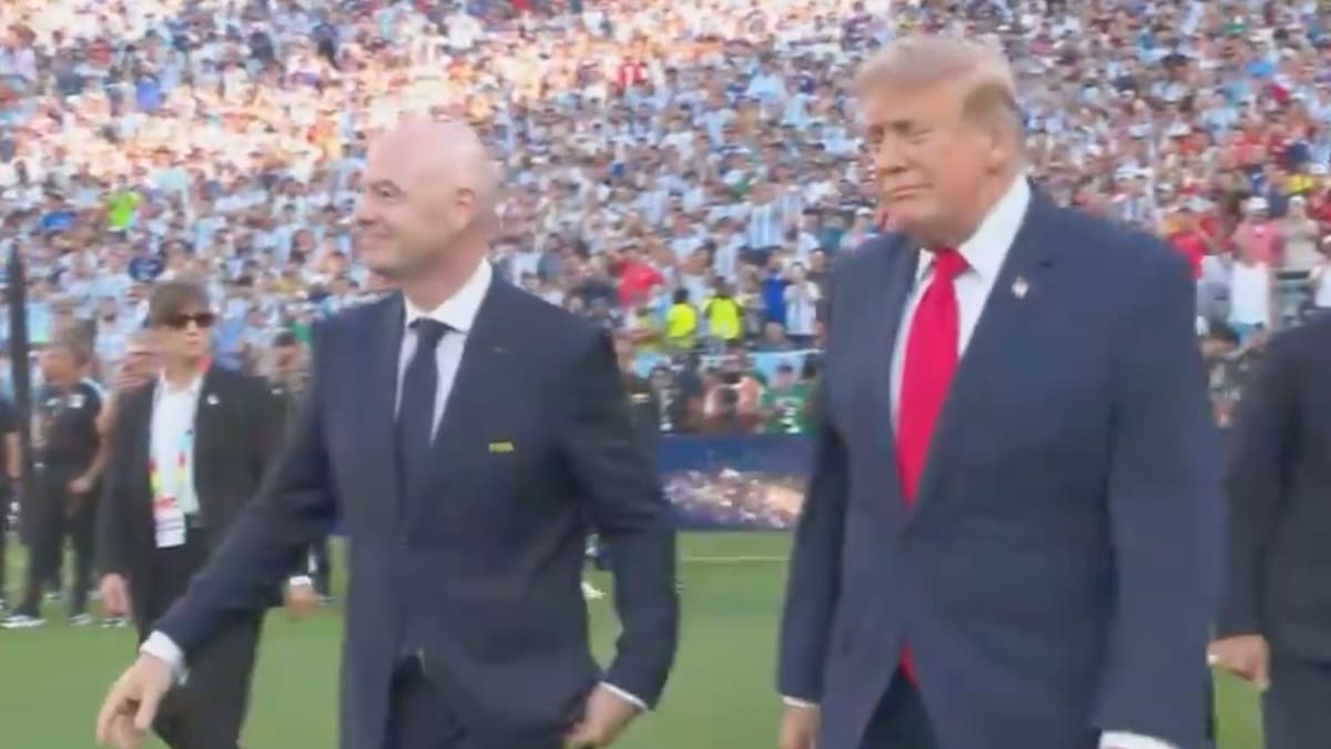 VIDEO | Donald Trump ingresó para entregar la Copa del Mundo y todo el estadio lo abucheó