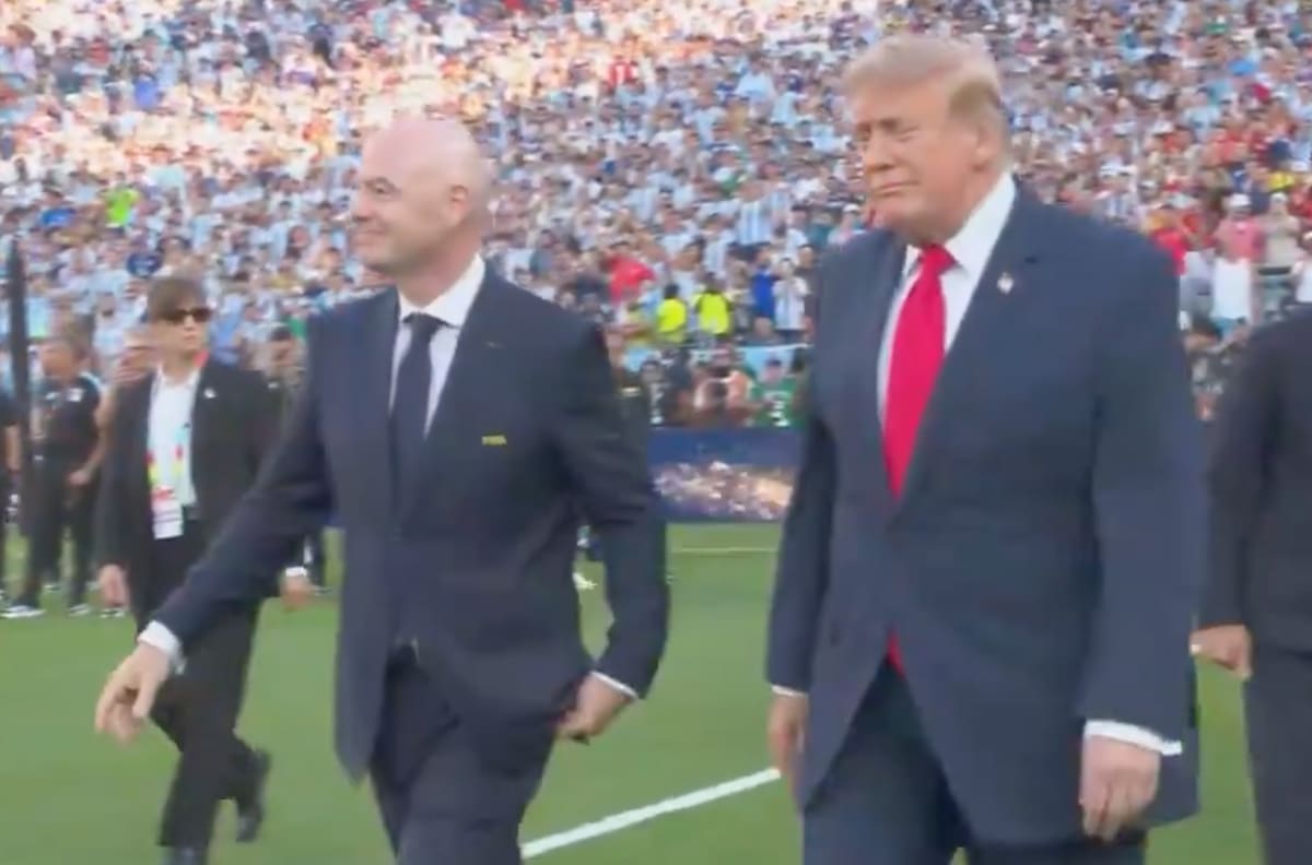 VIDEO | Donald Trump ingresó para entregar la Copa del Mundo y todo el estadio lo abucheó
