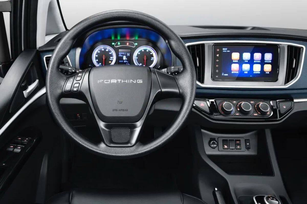 Interior del nuevo minibus eléctrico que comercializa Voltera