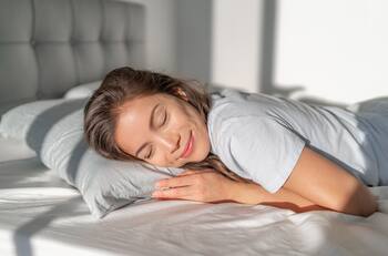 Estas son las prácticas que recomienda Harvard para tener un mejor descanso al dormir