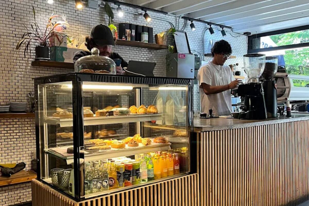 Se encuentra emplazada en el Barrio Huelén, Providencia.
Créditos: Google Maps.