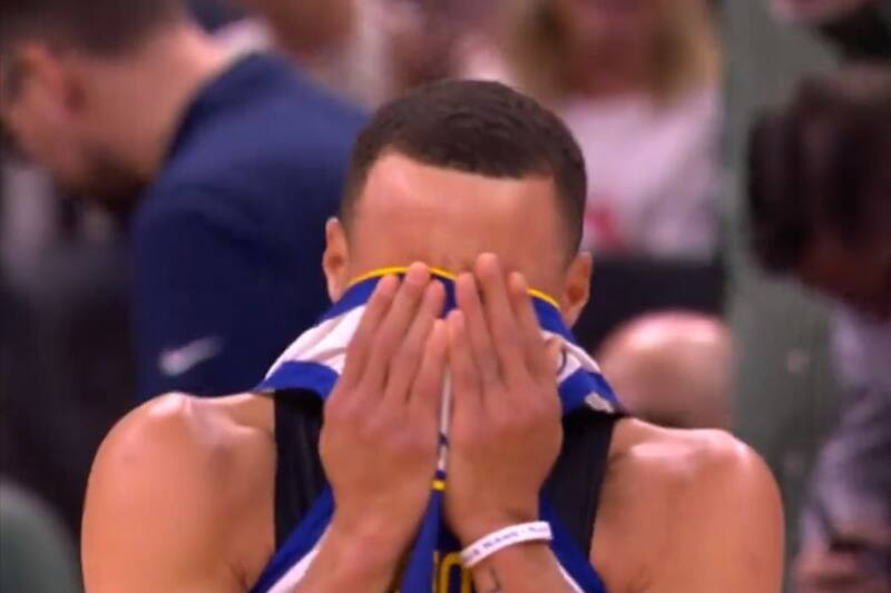 fue expulsado y así reaccionó Stephen Curry.