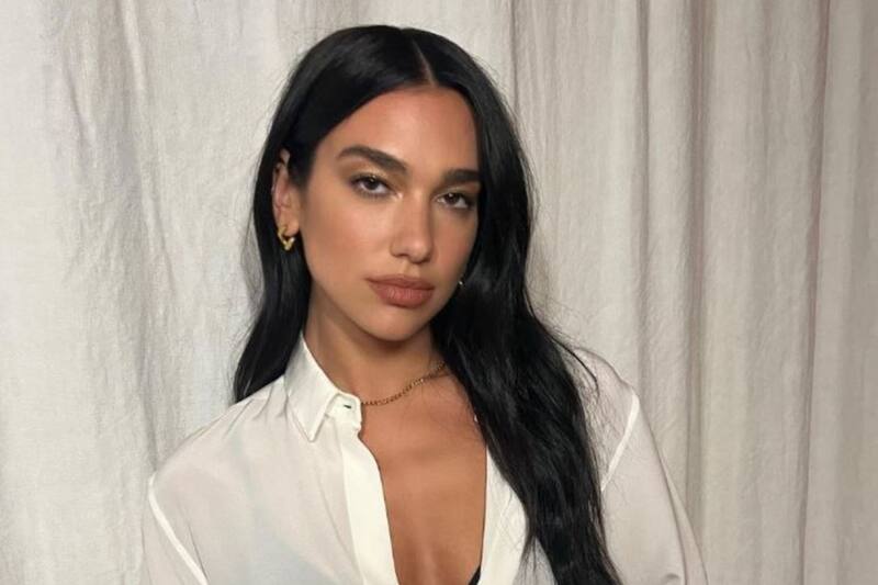 La cantante vendrá a Chile por su Radical Optimism Tour. Créditos: Instagram @dualipa