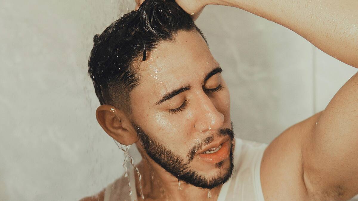 Qué significa bañarse más de una vez al día, según la psicología