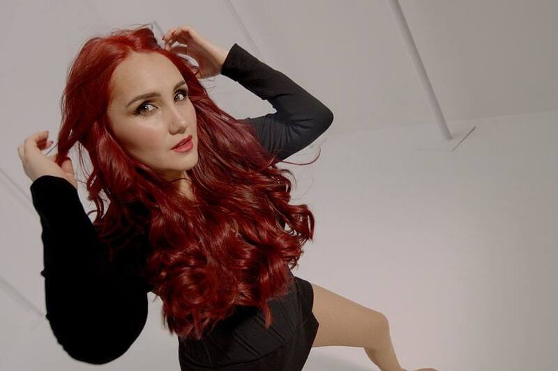 La cantante revivió el look de "Roberta Pardo" de la telenovela "Rebelde".