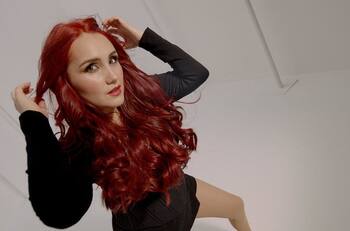 Dulce María revive look de “Roberta” para la gira de RBD