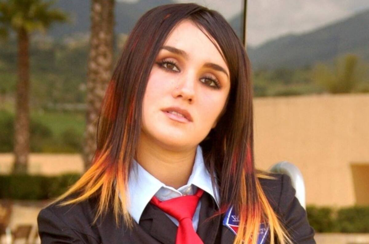 Dulce María recibe una visita muy especial en el estudio de grabación